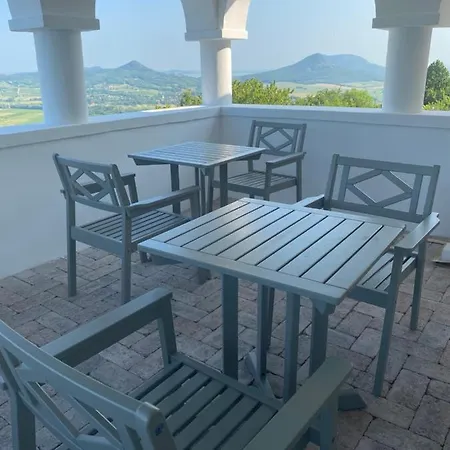 Chateau Segesdi Borapartman Apartment